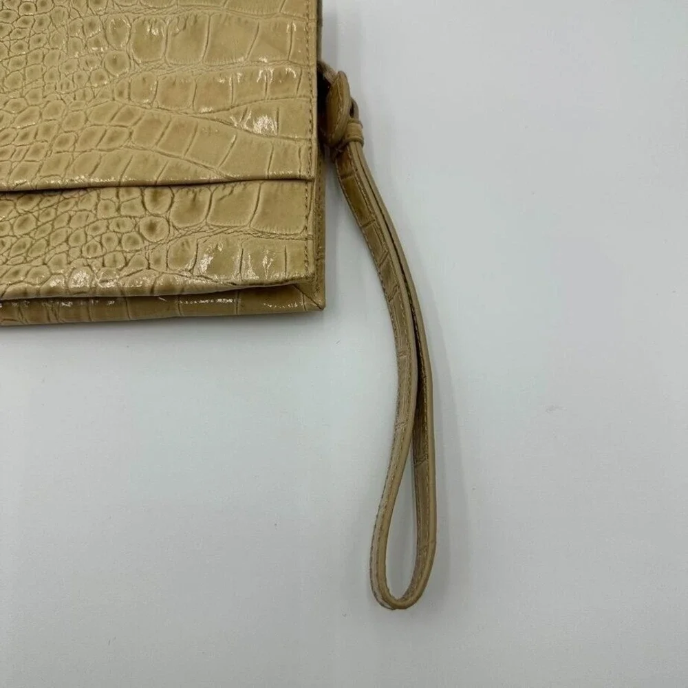 Saks Fifth Avenue Blonde Croc Envelope Clutch Purse Wrist Strap Suede Lining‎
